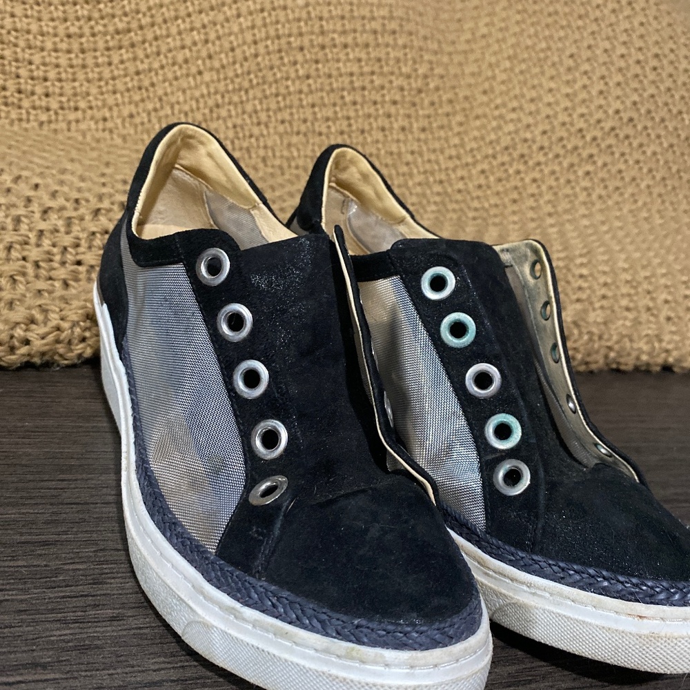 Softwaves Mesh/Velvet Arch Support Sneaker